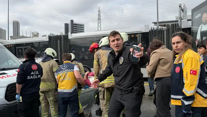 Metrobüste Feci Kaza: Seferler Askıya Alındı, Can Kaybı ve Yaralılar Var!