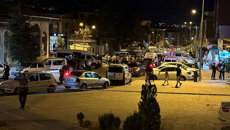 İki Aile Arasında Çıkan Kavgada 1'i Ağır 3 Yaralı Var