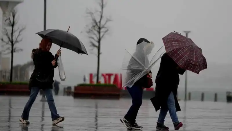 Türkiye'nin İki Bölgesine Kuvvetli Sağanak Uyarısı: Hazırlıklı Olun!