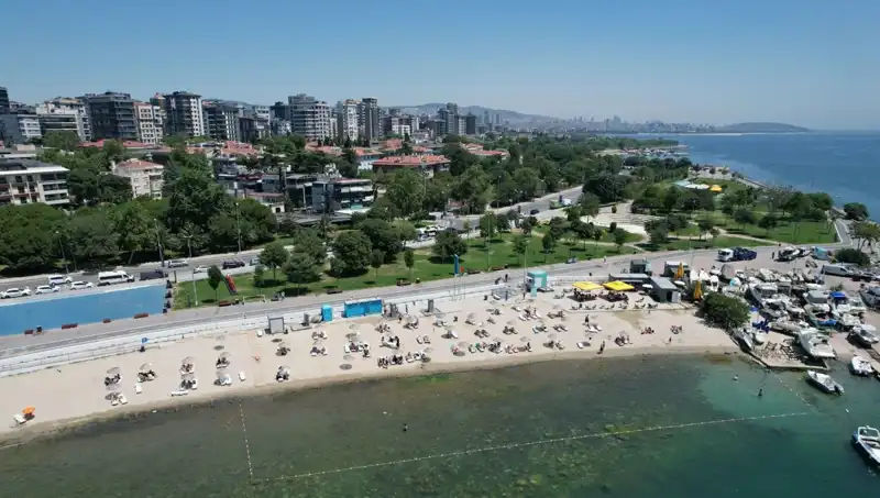 İstanbul'da Sıcak Hava Dalgası: Caddebostan Sahili İle Dolup Taştı