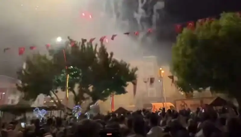 Havai Fişek Gösterisi Sonrası Hastanelerde Panik: Yaralılar Var!