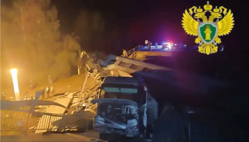 Rusya'da Feci Kaza: Köprünün Çökmesi Tren Kazasına Yol Açtı