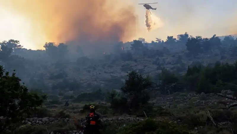 Eğriboz Adası’ndaki Yangın: İki Köy Tahliye Edildi, Halk Tedbirli Olmalı